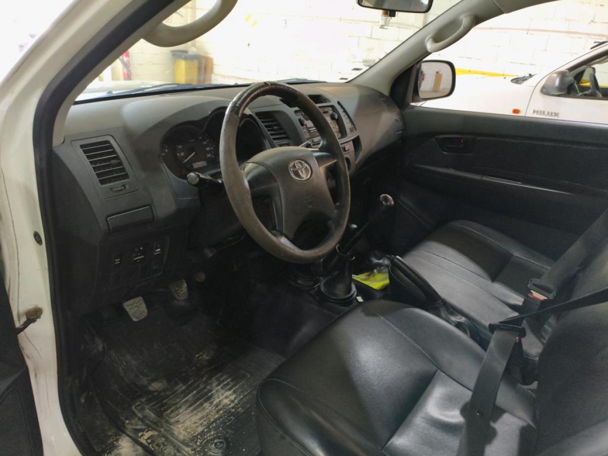 toyota-hilux-2015-diesel-2494cc