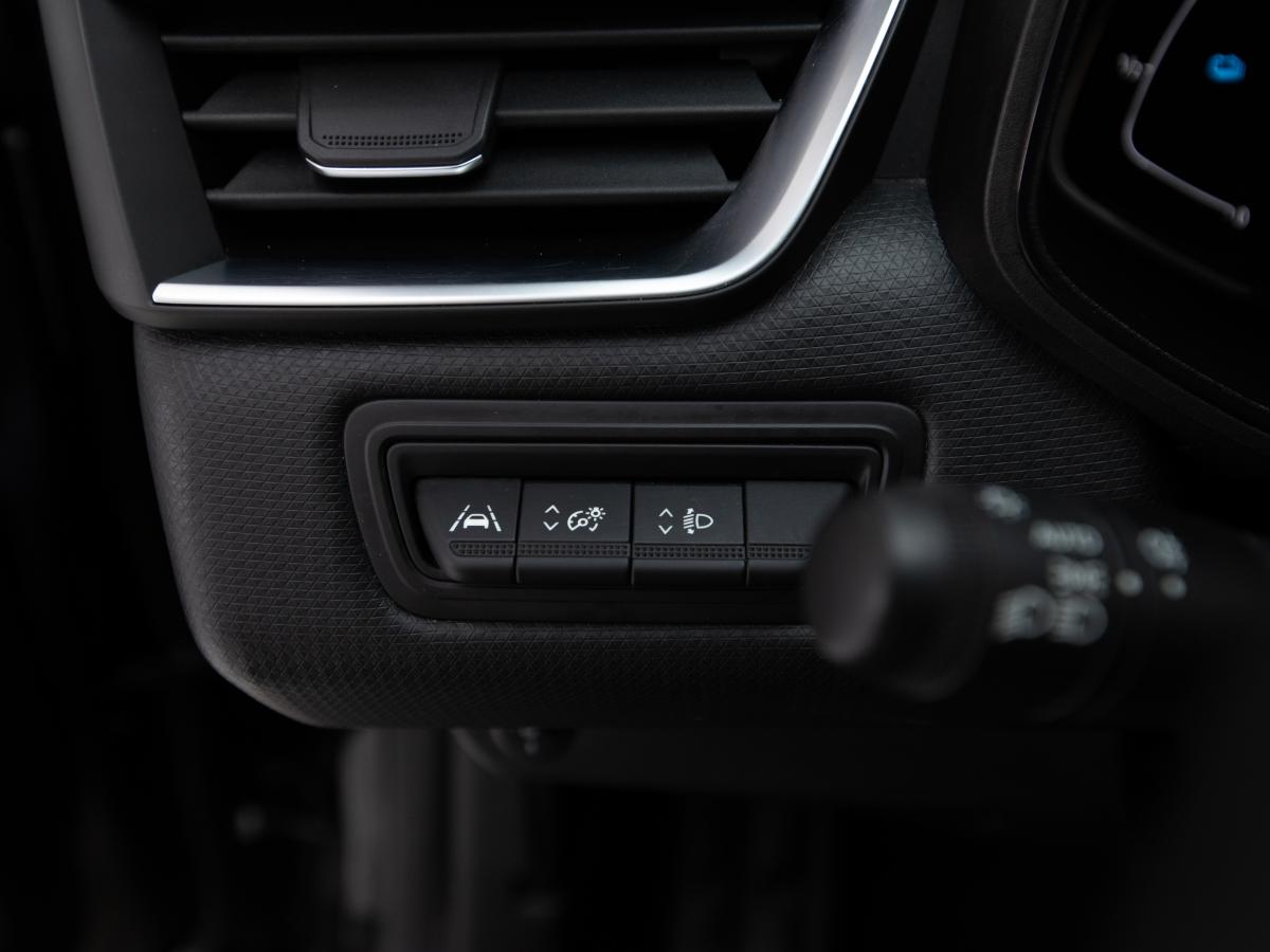 renault-clio-2022-hibrido-a-gasolina-1598cc