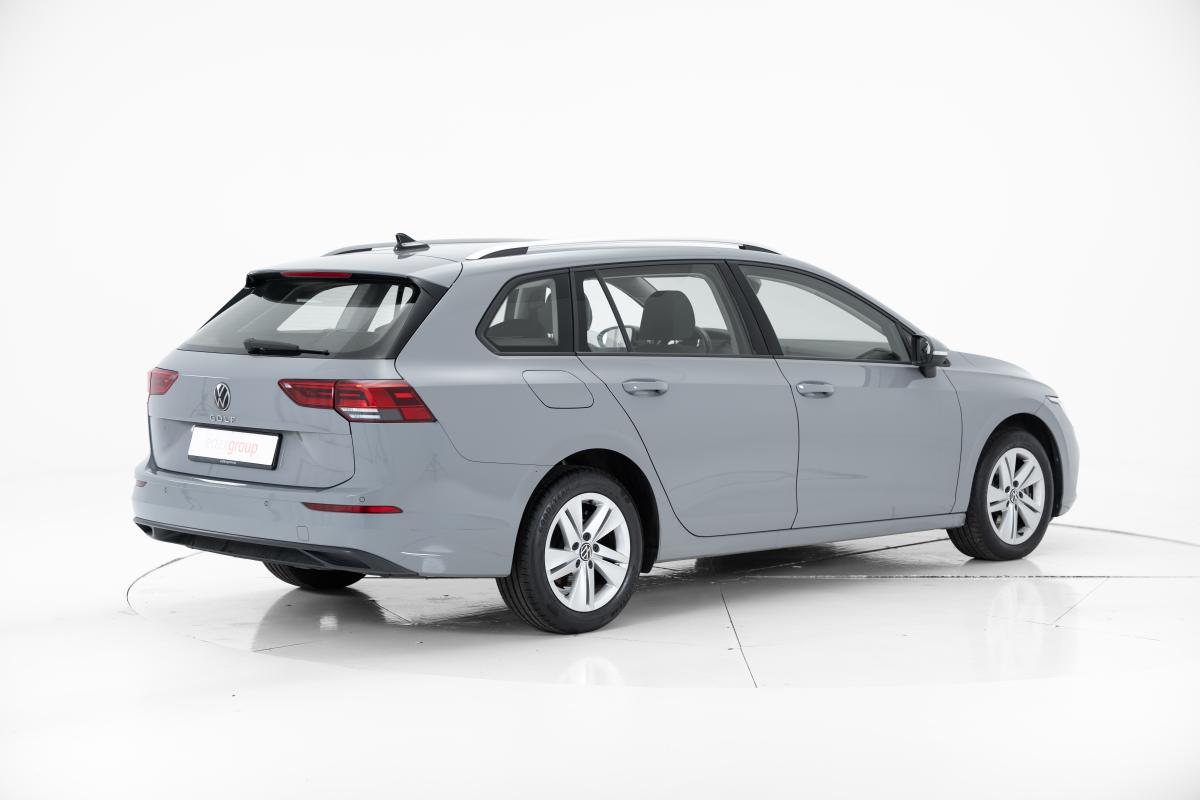 volkswagen-golf-variant-2023-diesel-1968cc