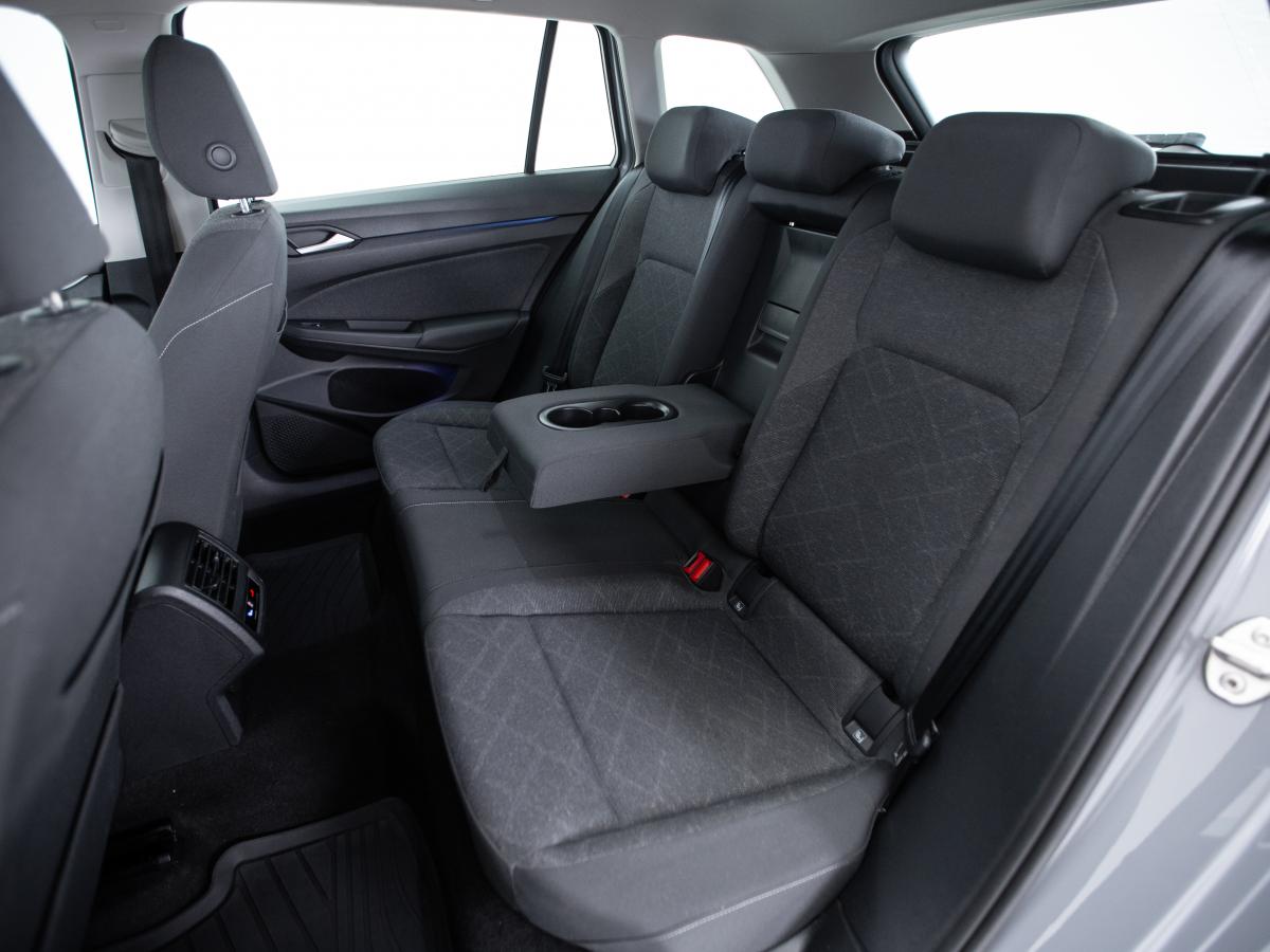 volkswagen-golf-variant-2023-diesel-1968cc