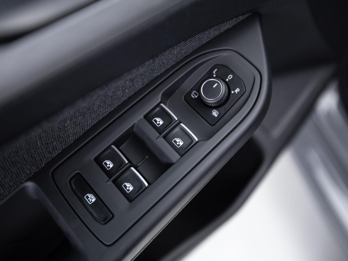 volkswagen-golf-variant-2023-diesel-1968cc