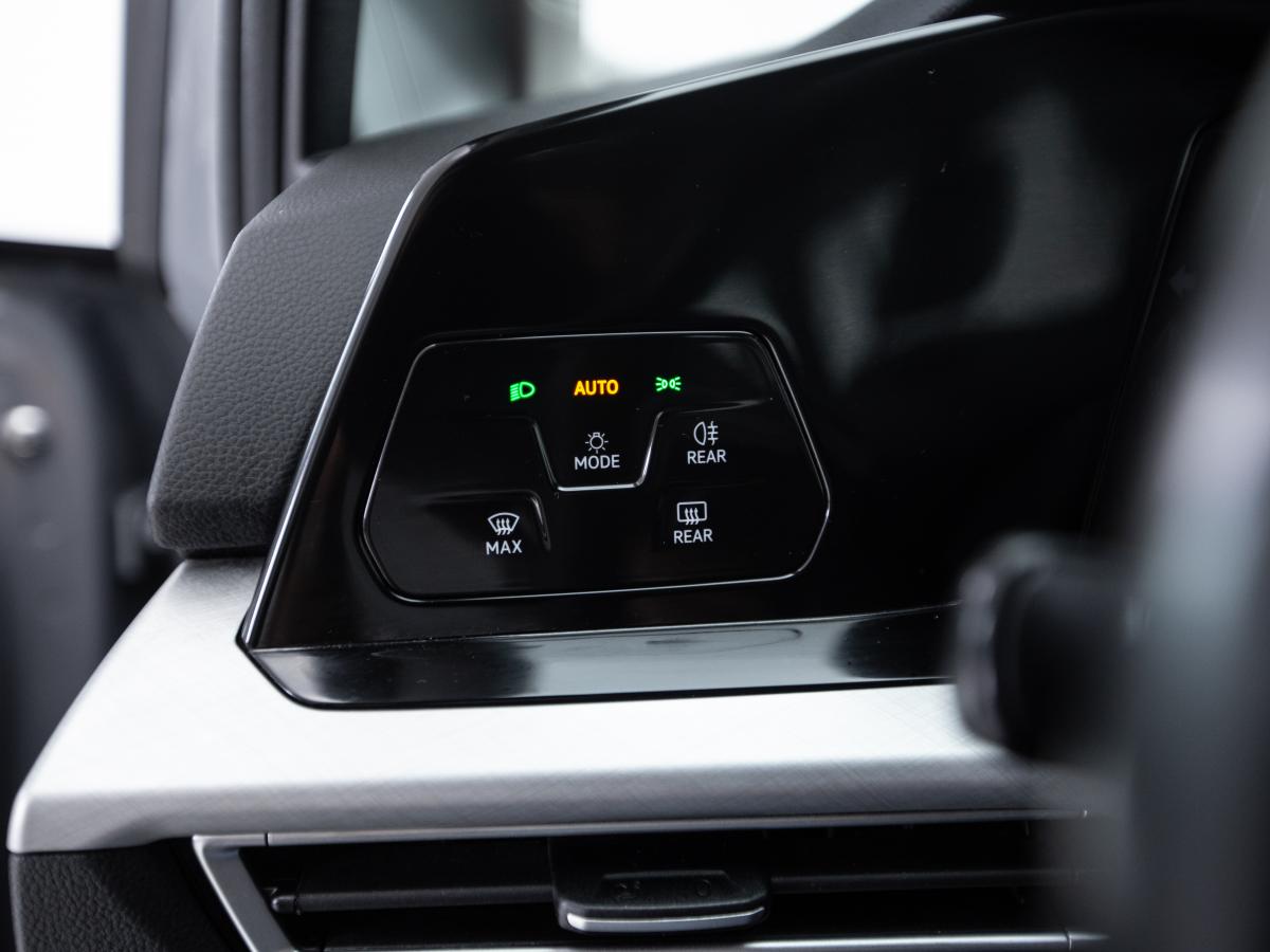 volkswagen-golf-variant-2023-diesel-1968cc