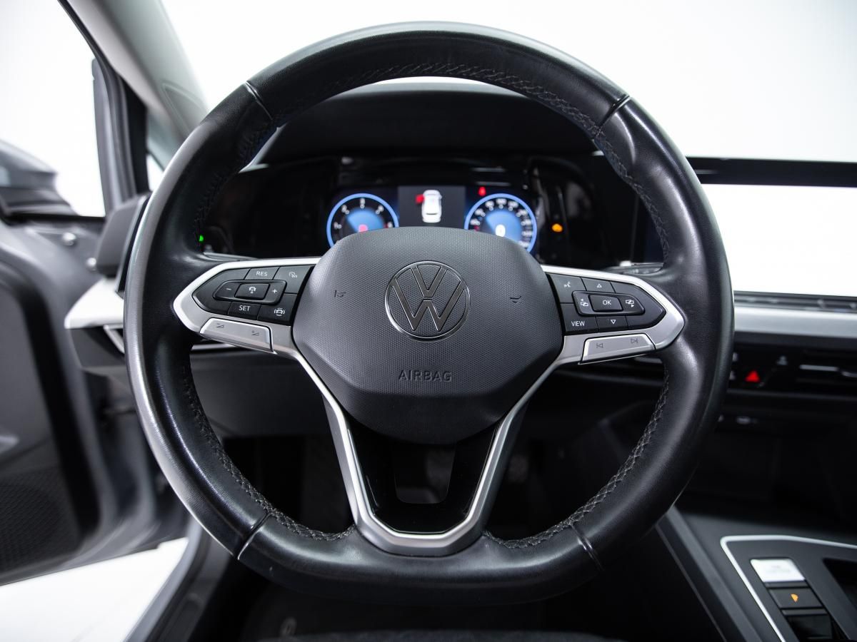volkswagen-golf-variant-2023-diesel-1968cc
