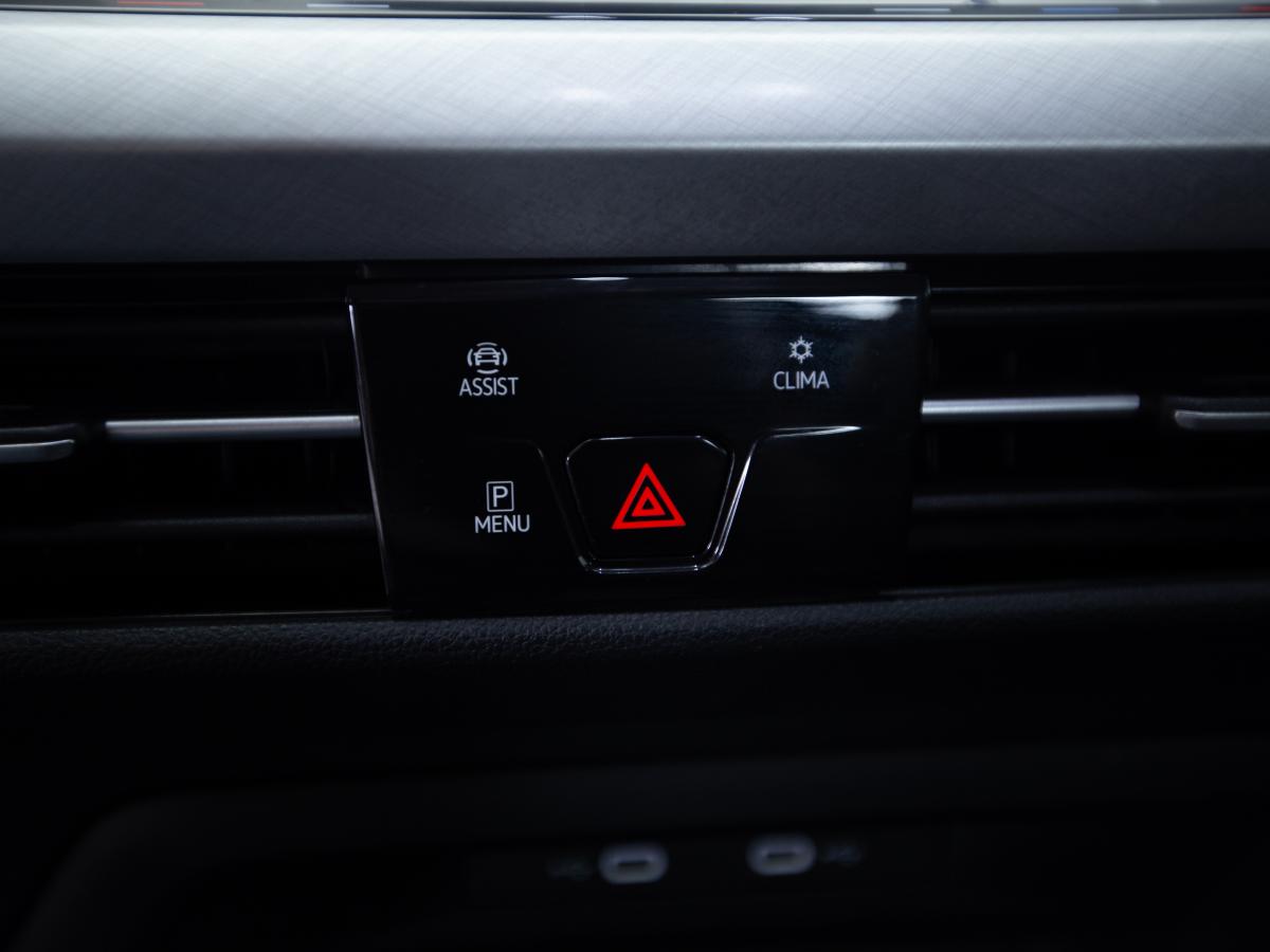 volkswagen-golf-variant-2023-diesel-1968cc