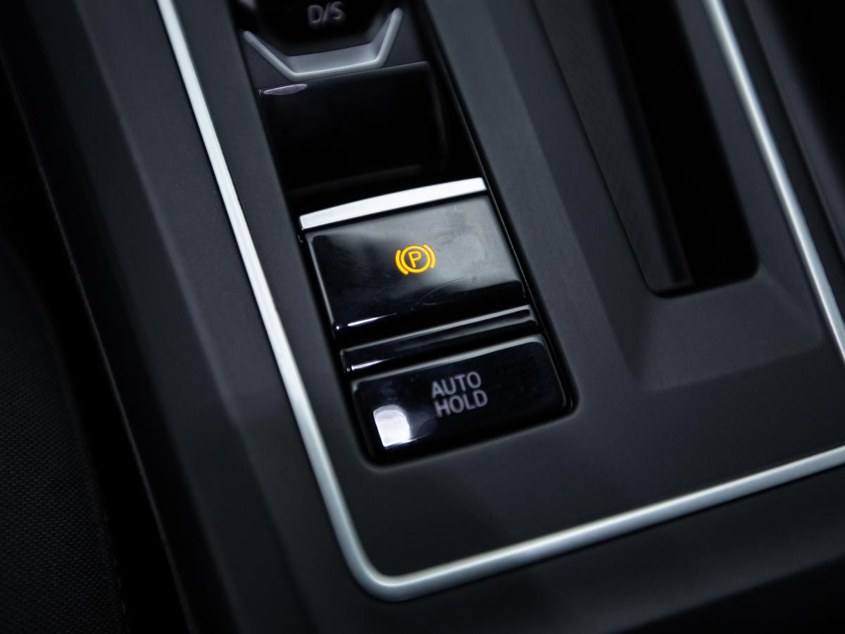 volkswagen-golf-variant-2023-diesel-1968cc