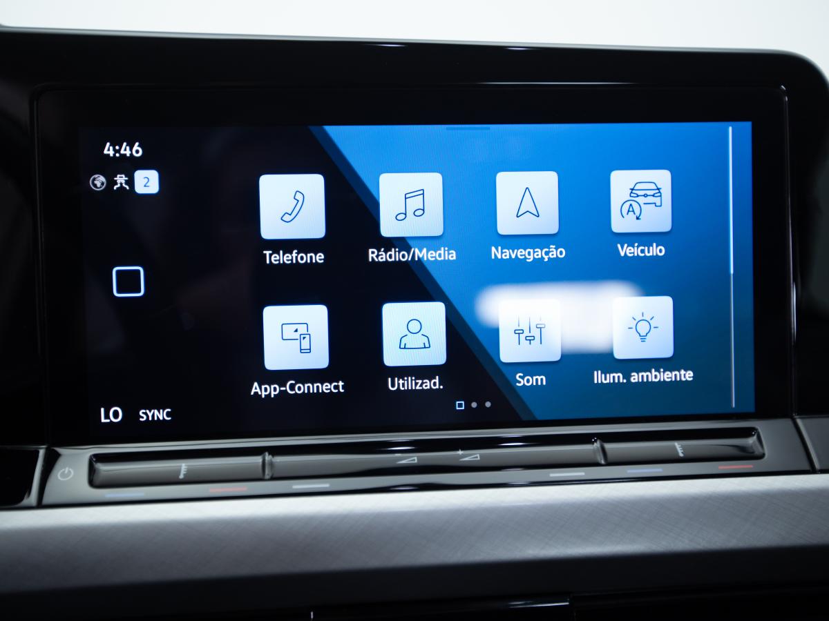 volkswagen-golf-variant-2023-diesel-1968cc