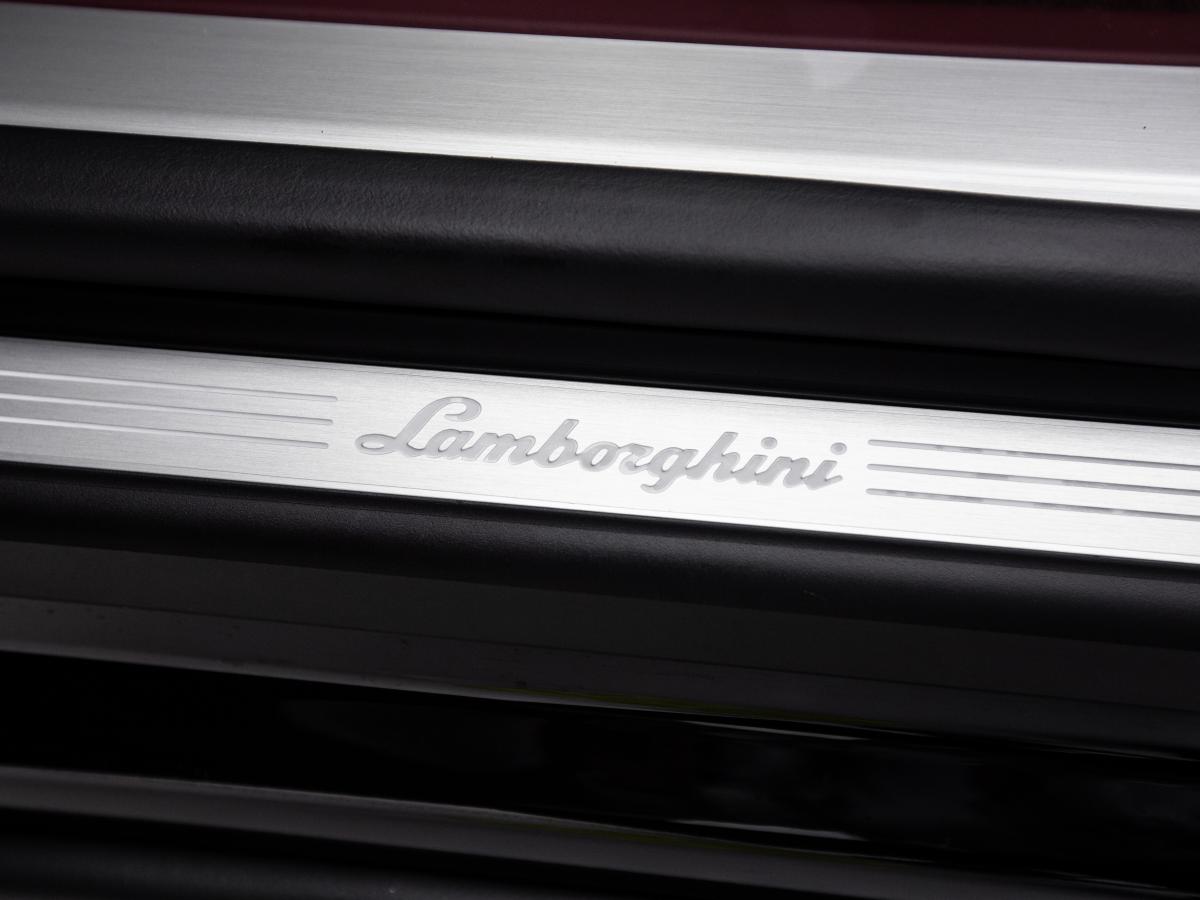 lamborghini-urus-2025-hibrido-a-gasolina-3996cc