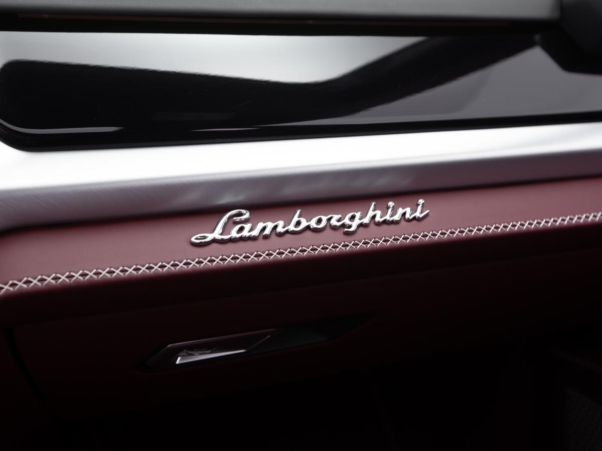 lamborghini-urus-2025-hibrido-a-gasolina-3996cc