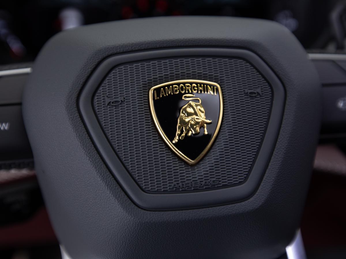 lamborghini-urus-2025-hibrido-a-gasolina-3996cc