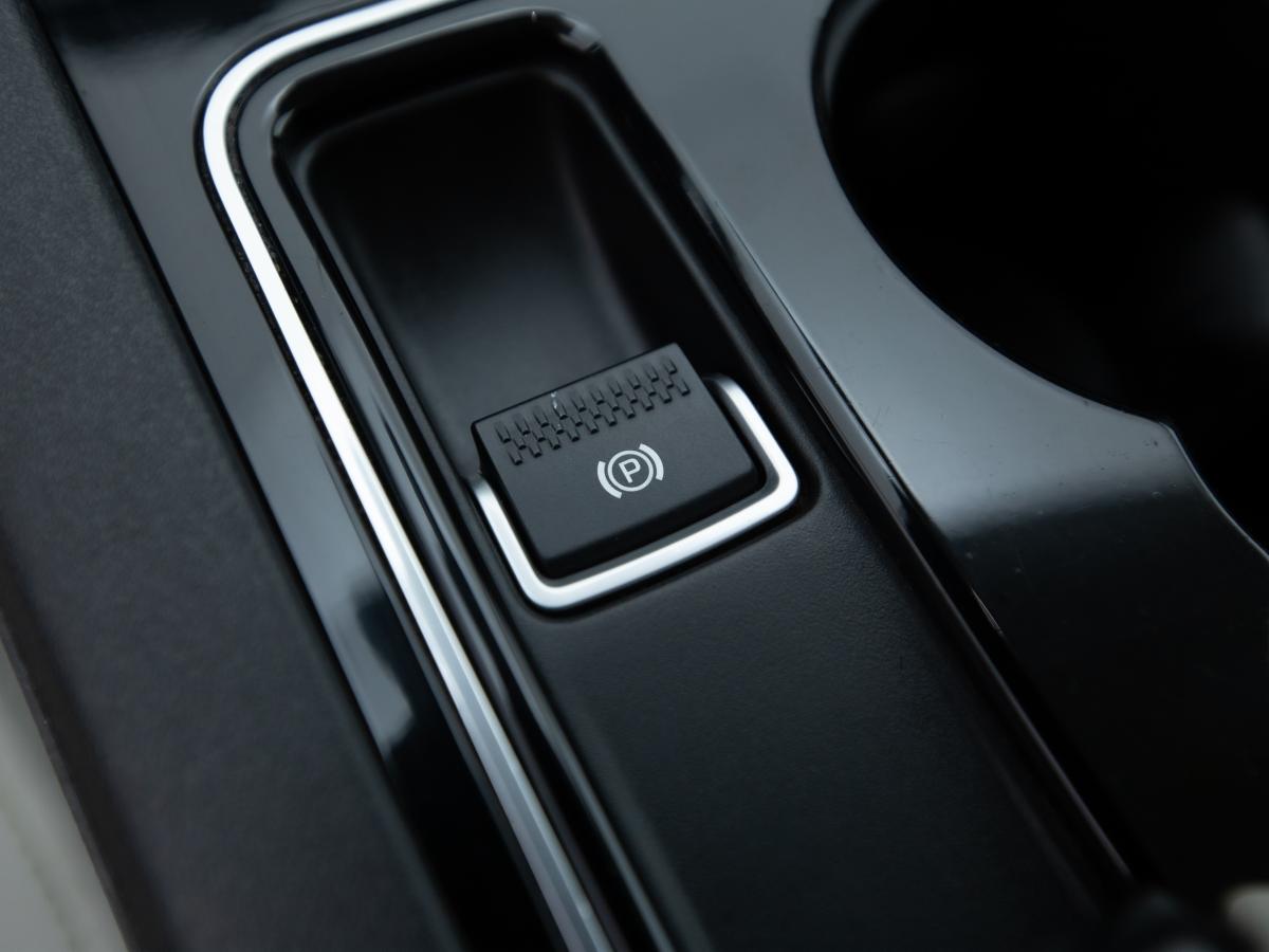 jaguar-f-pace-2017-diesel-1999cc