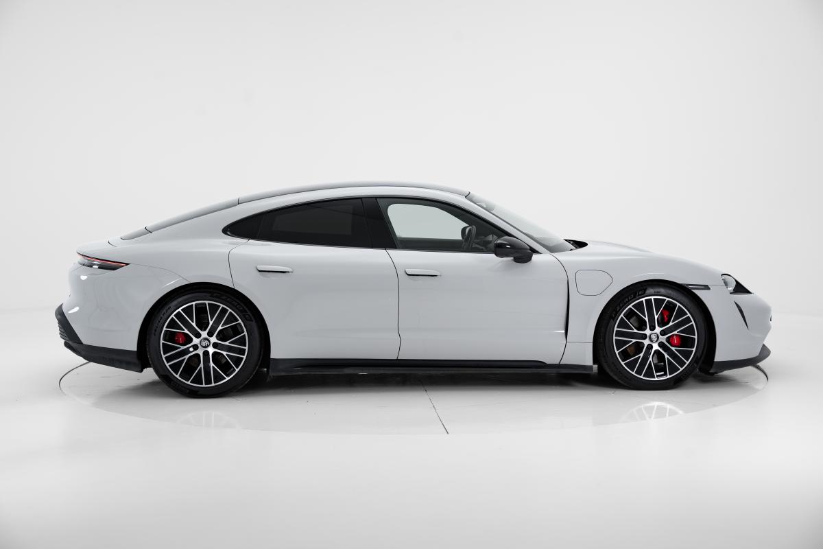 porsche-taycan-2020-eletrico-0cc
