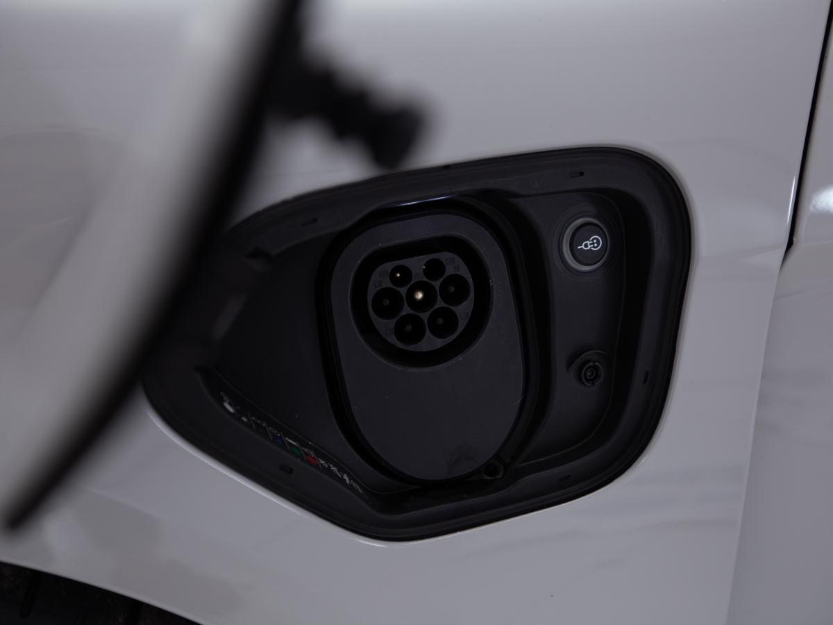 porsche-taycan-2020-eletrico-0cc