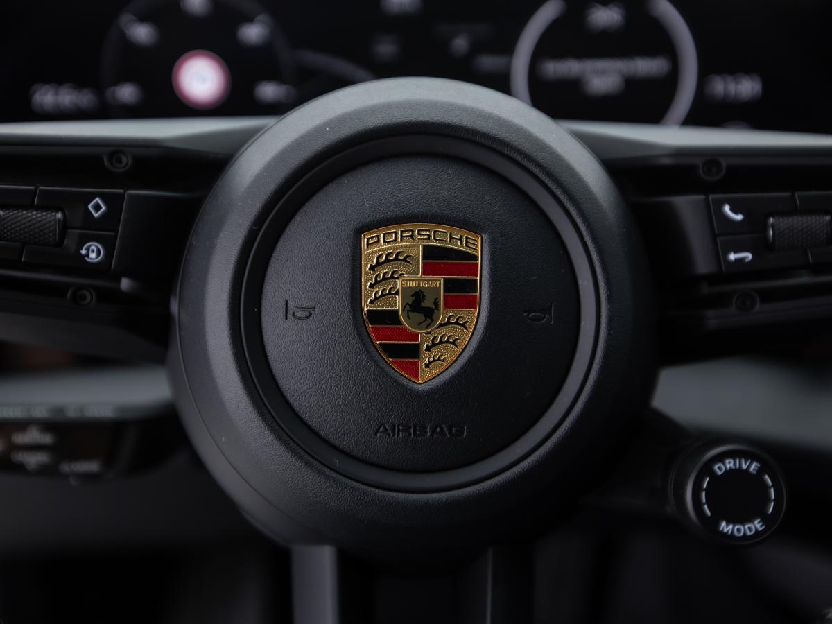 porsche-taycan-2020-eletrico-0cc
