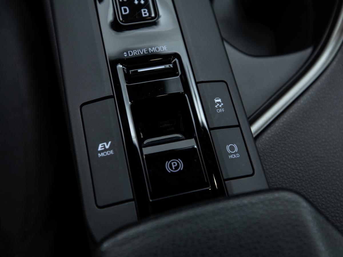 toyota-c-hr-2025-hibrido-a-gasolina-1798cc
