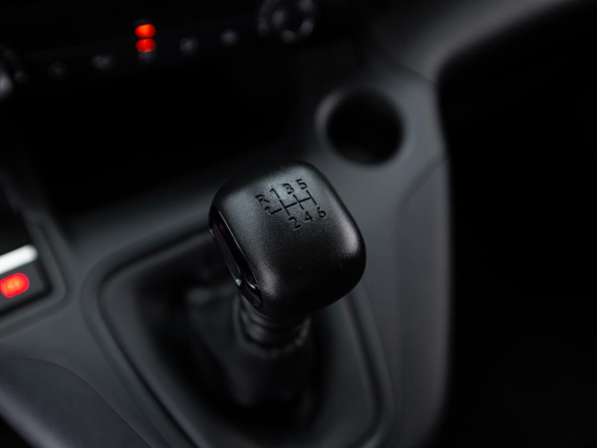peugeot-partner-2023-diesel-1499cc