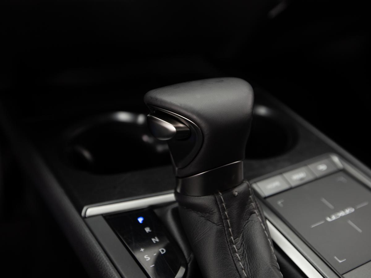 lexus-ux-2021-hibrido-a-gasolina-1987cc