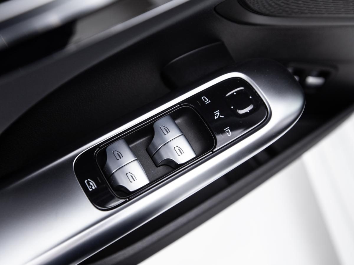 mercedes-benz-classe-c-2023-hibrido-a-gasolina-1999cc
