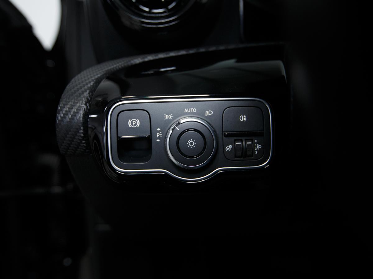 mercedes-benz-classe-a-2023-hibrido-a-gasolina-1332cc