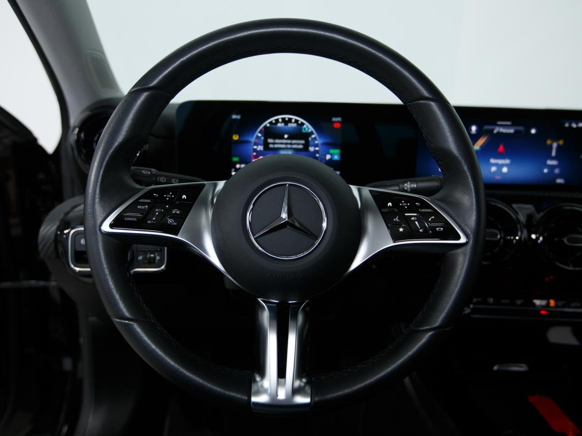 mercedes-benz-classe-a-2023-hibrido-a-gasolina-1332cc