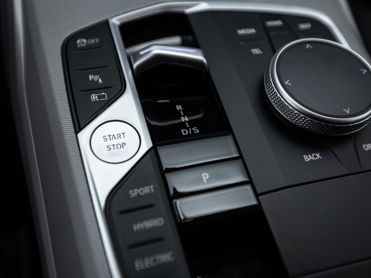 bmw-serie-3-2024-hibrido-a-gasolina-1998cc