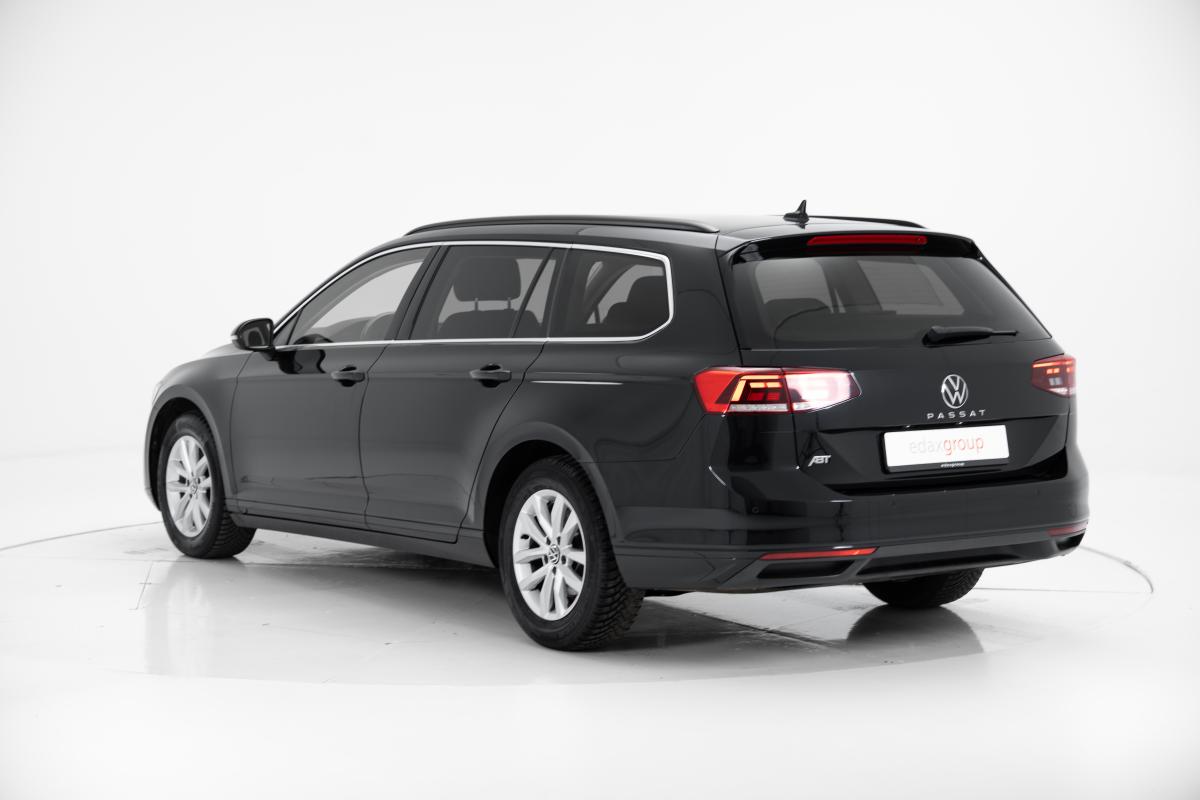 volkswagen-passat-variant-2022-diesel-1968cc