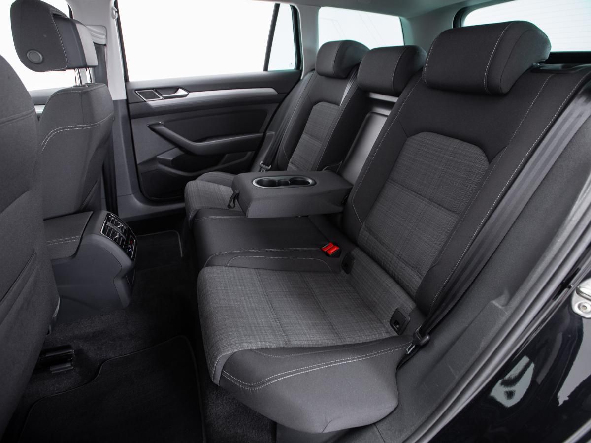 volkswagen-passat-variant-2022-diesel-1968cc