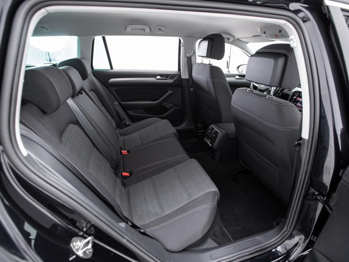 volkswagen-passat-variant-2022-diesel-1968cc