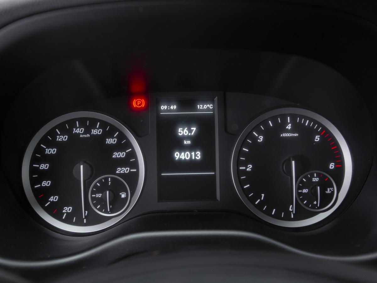mercedes-benz-vito-2021-diesel-1749cc