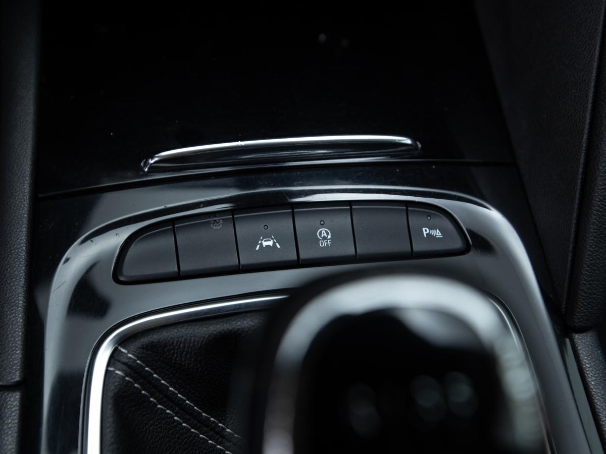 opel-insignia-sports-tourer-2017-diesel-1598cc