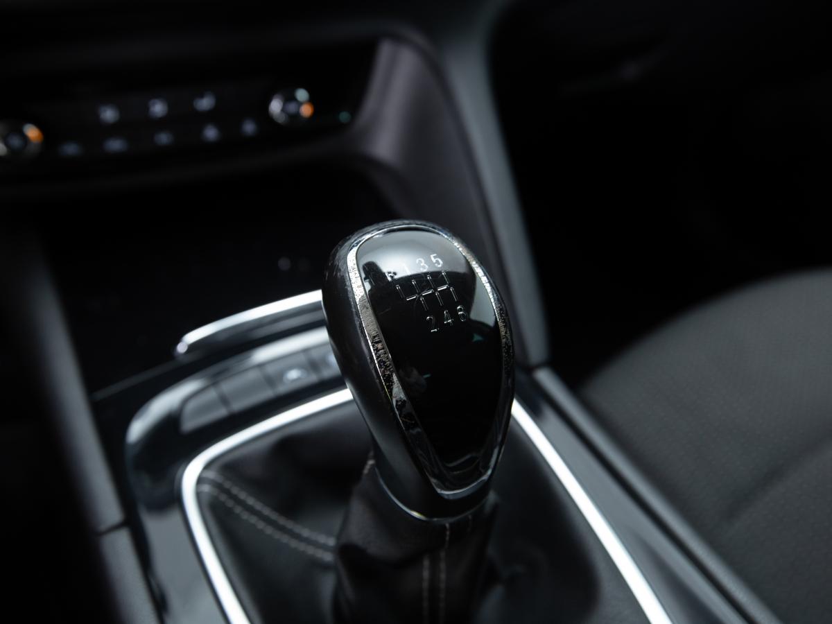 opel-insignia-sports-tourer-2017-diesel-1598cc