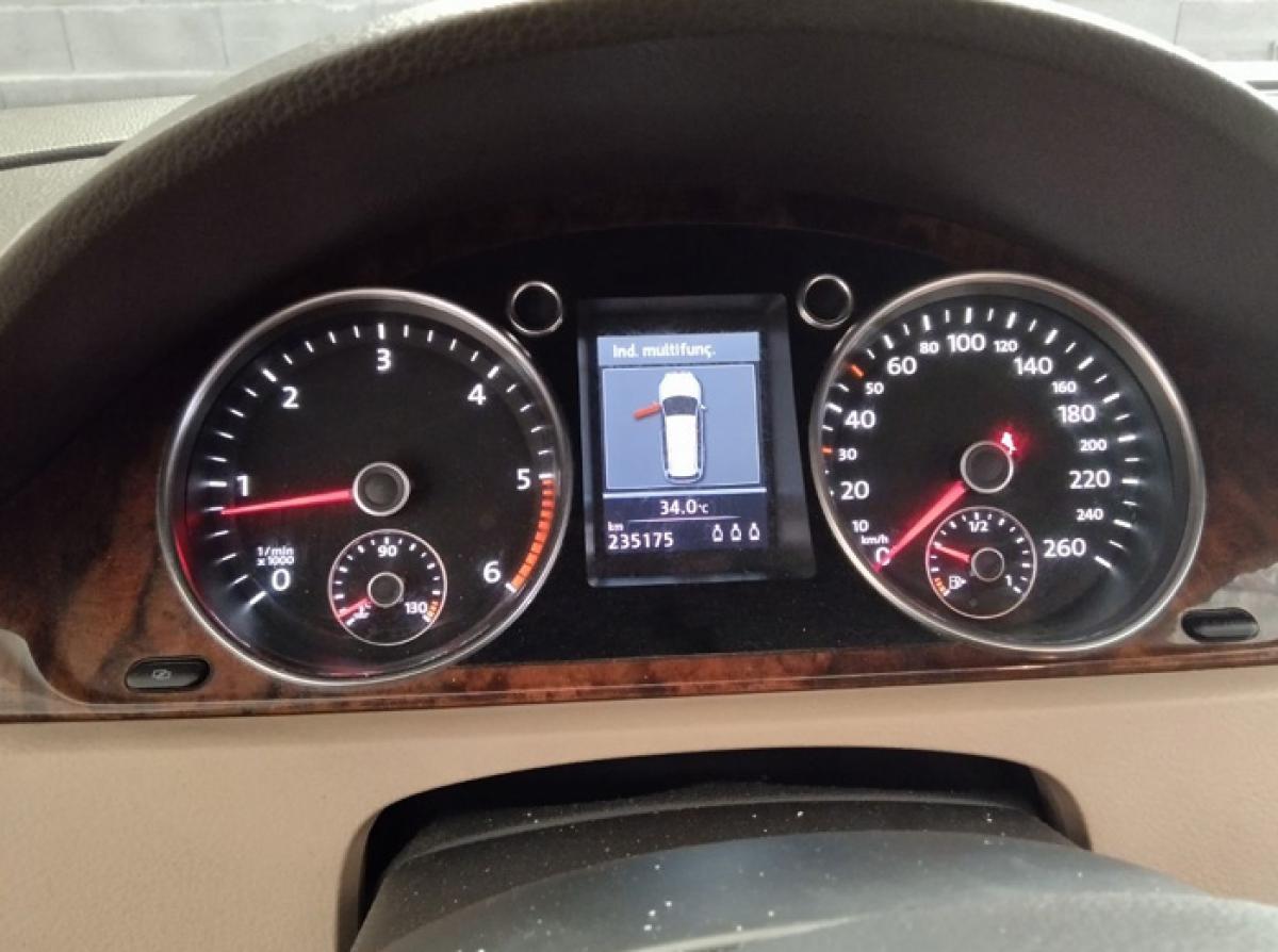 volkswagen-passat-2011-diesel-1598cc