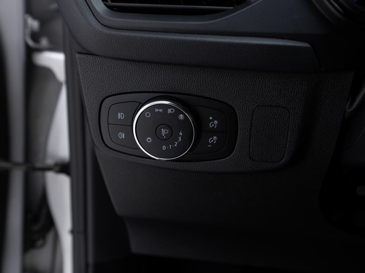 ford-focus-2024-gasolina-999cc