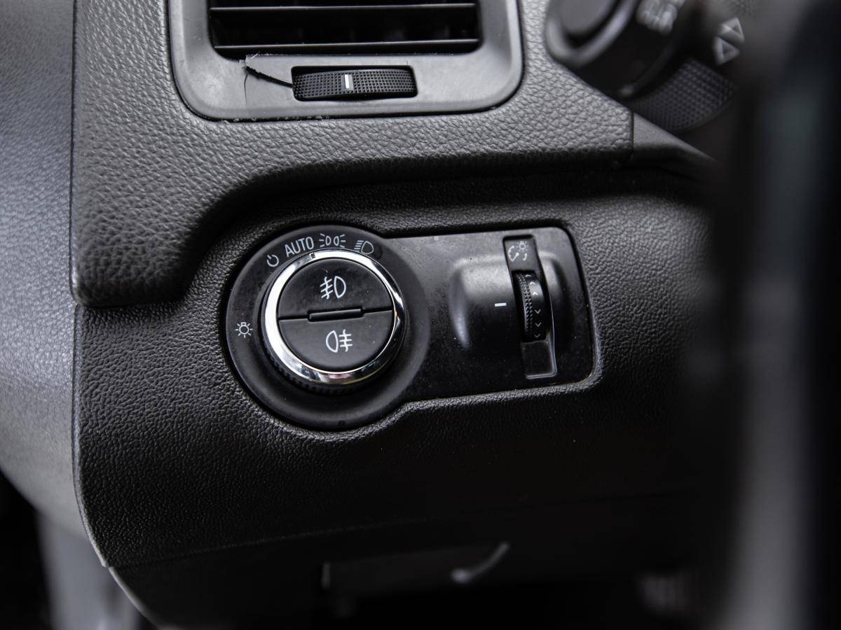 opel-insignia-sports-tourer-2011-diesel-1956cc