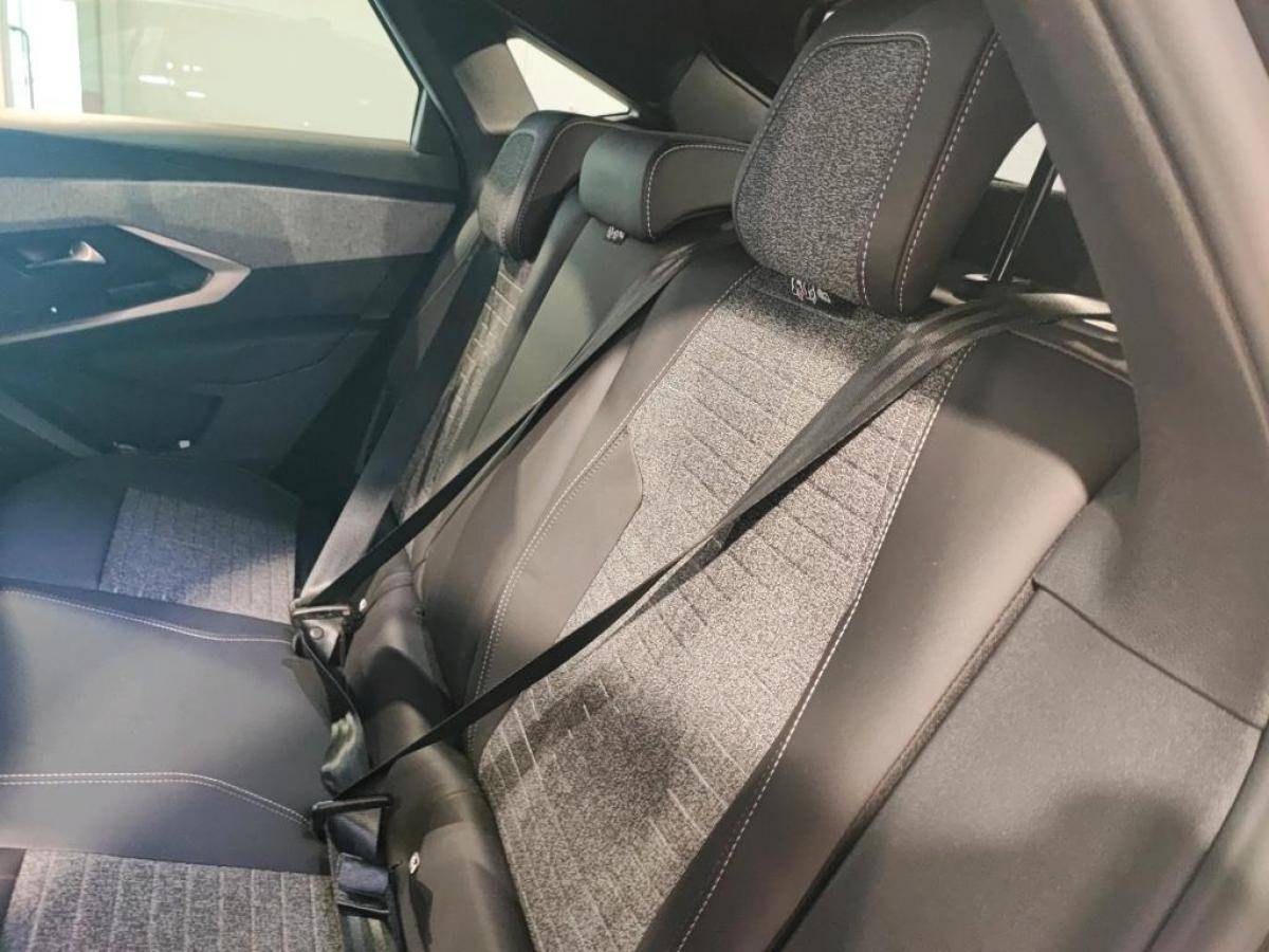 peugeot-e-3008-2025-eletrico-0cc