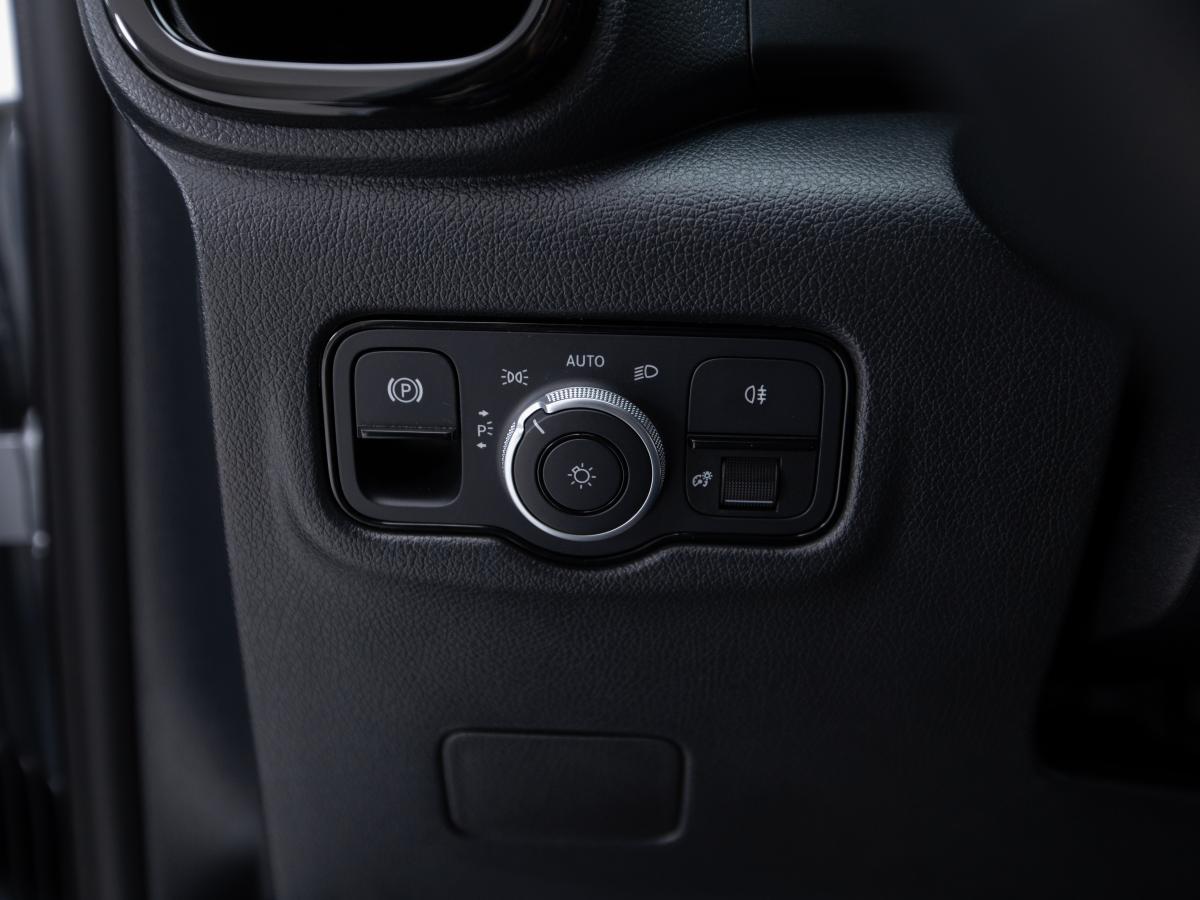 mercedes-benz-vito-2025-diesel-1950cc