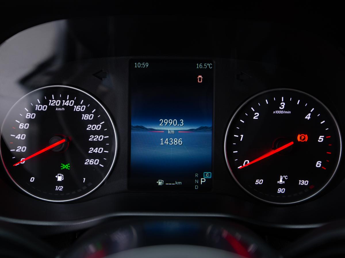 mercedes-benz-vito-2025-diesel-1950cc
