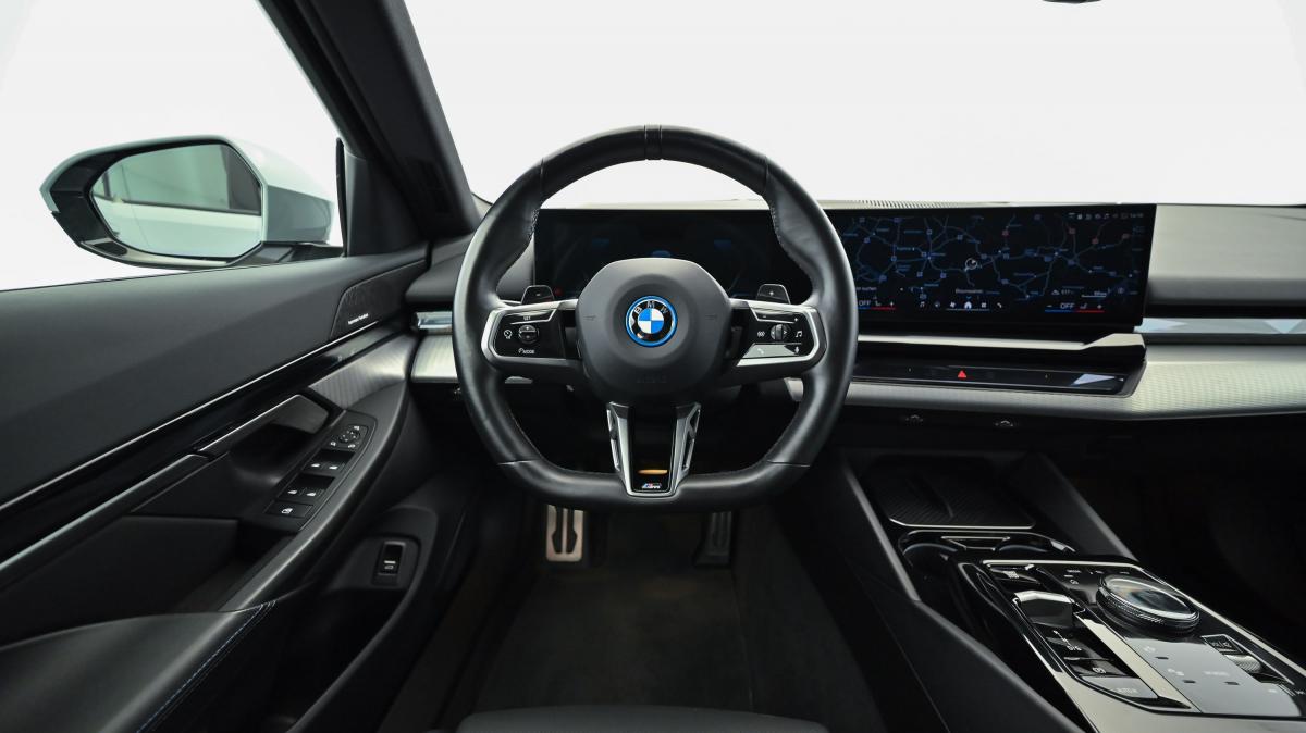bmw-serie-5-2023-hibrido-a-gasolina-1998cc