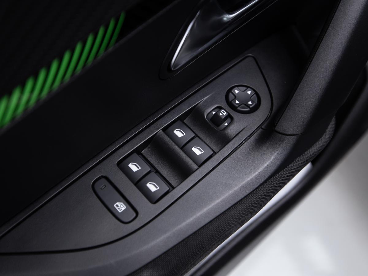 peugeot-2008-2023-gasolina-1199cc