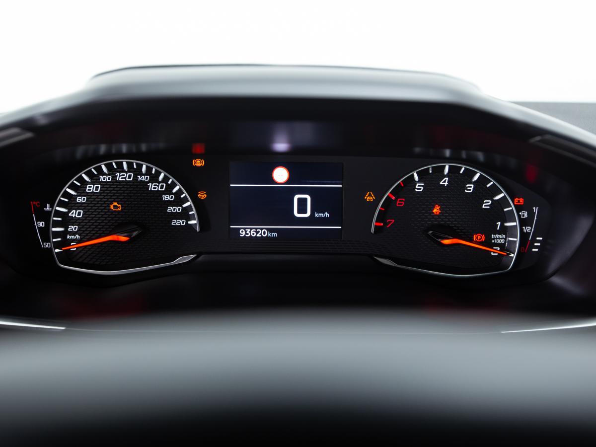 peugeot-2008-2023-gasolina-1199cc