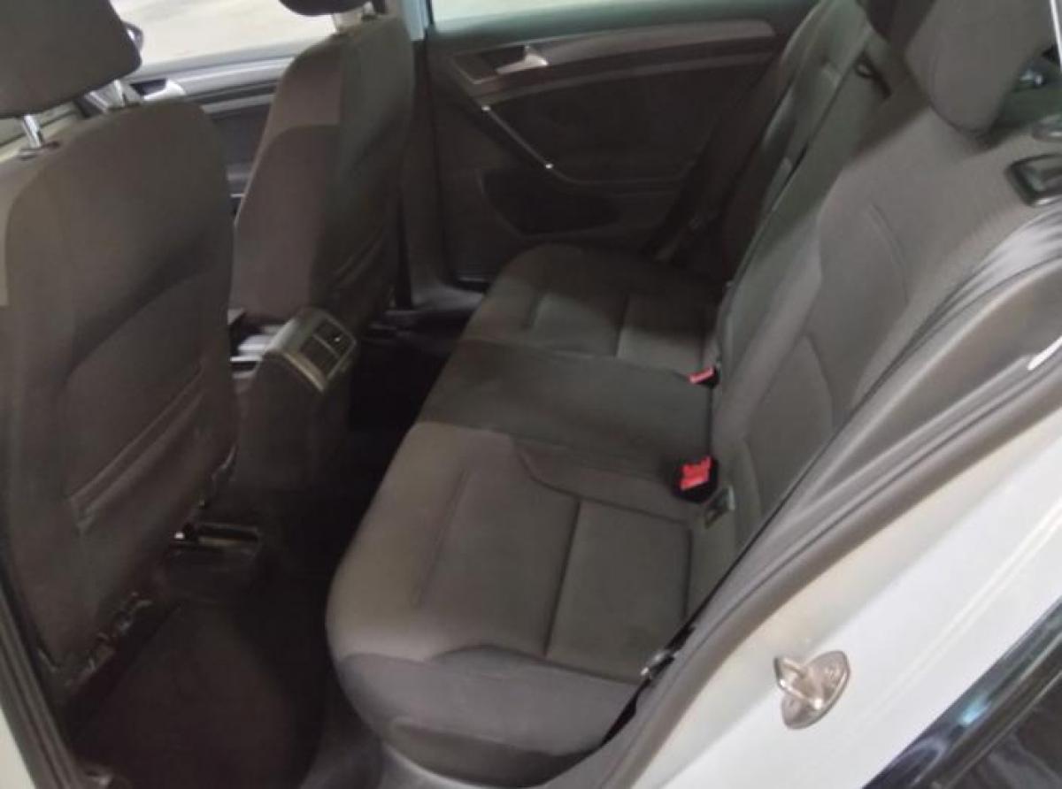 volkswagen-golf-variant-2018-diesel-1598cc