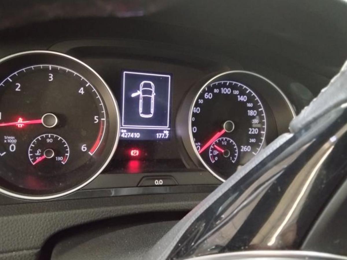 volkswagen-golf-variant-2018-diesel-1598cc