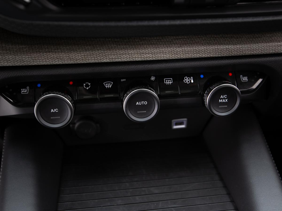 citroen-c5-x-2023-hibrido-a-gasolina-1598cc