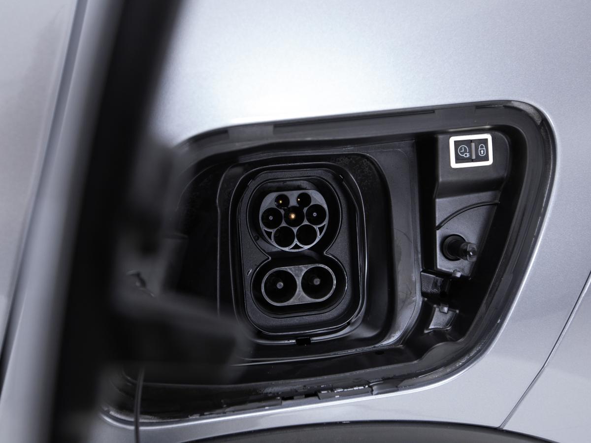 peugeot-e-2008-2022-eletrico-0cc