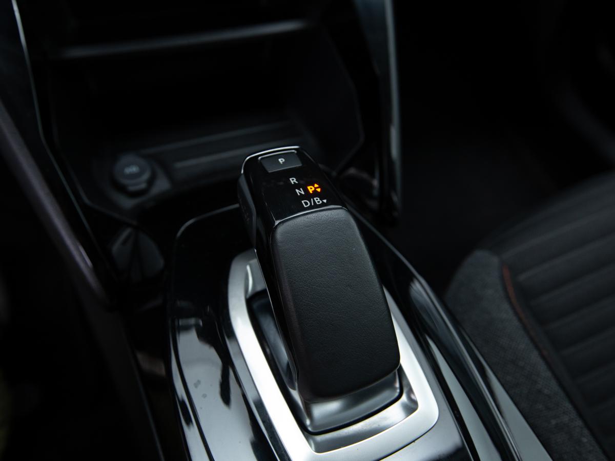 peugeot-e-2008-2022-eletrico-0cc