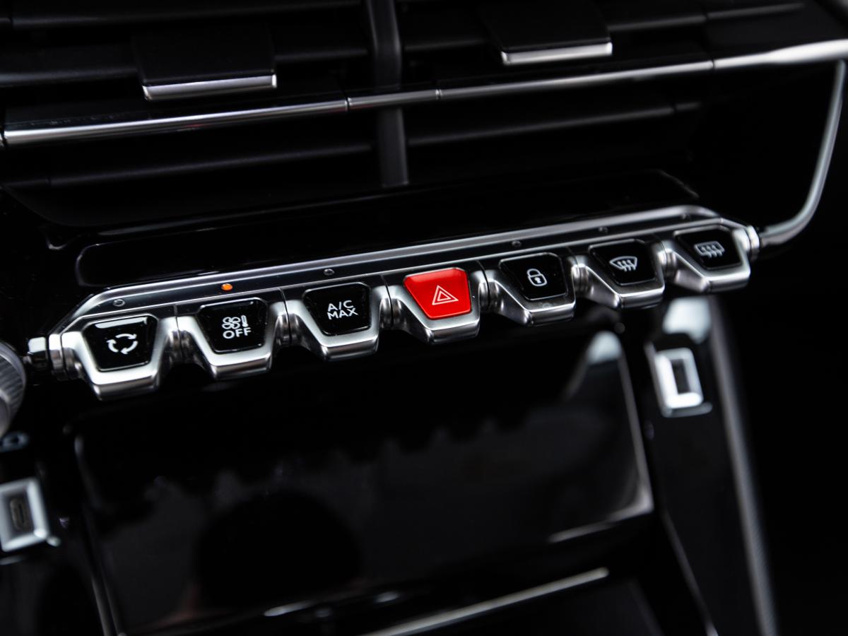 peugeot-e-2008-2021-eletrico-0cc