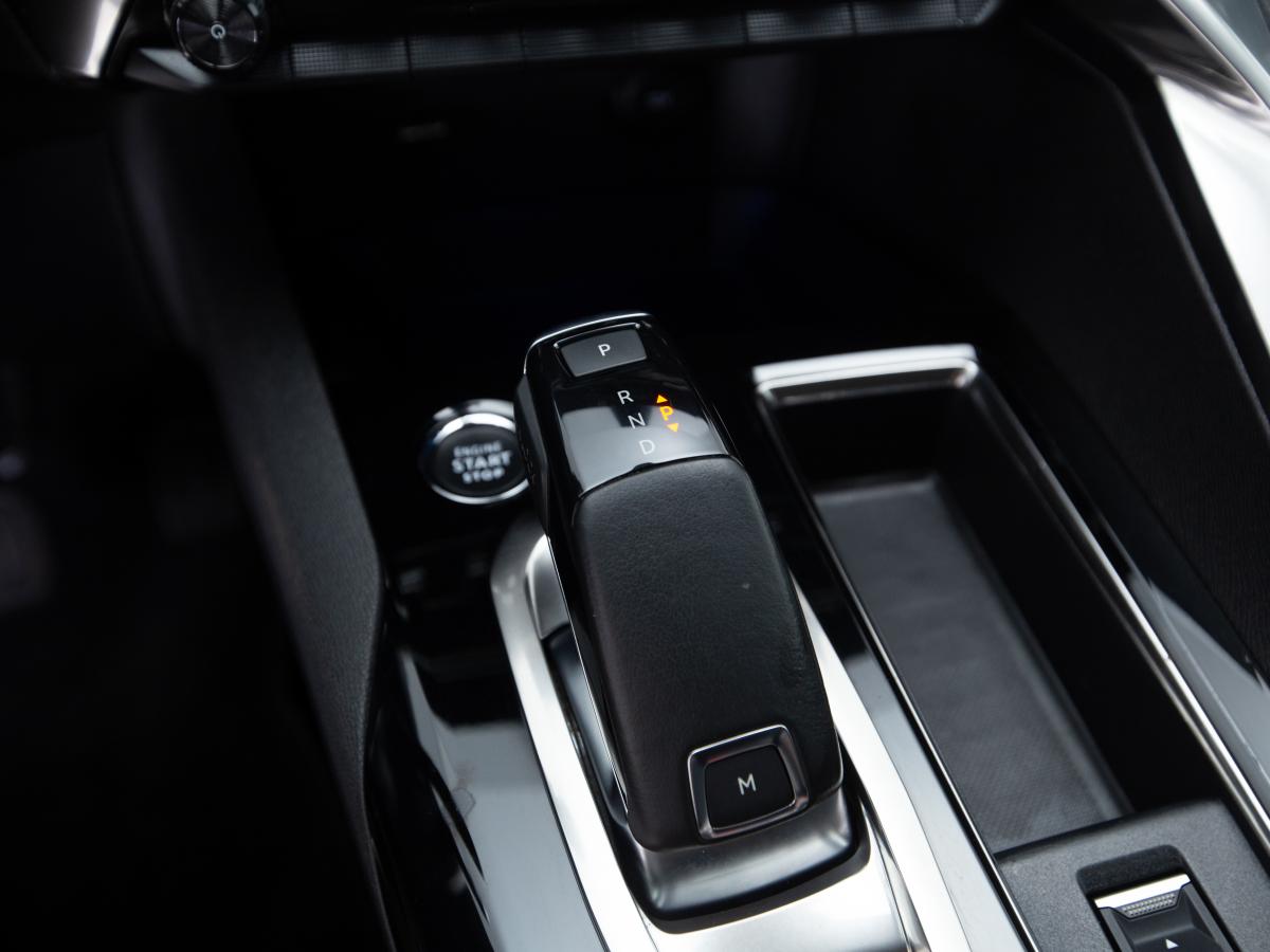peugeot-5008-2022-gasolina-1199cc