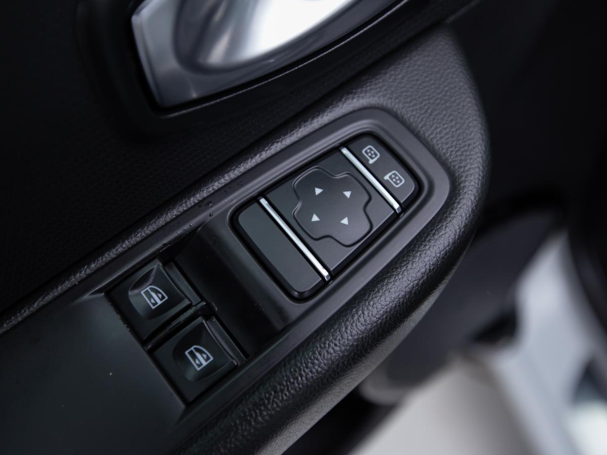 renault-clio-sport-tourer-2018-diesel-1461cc