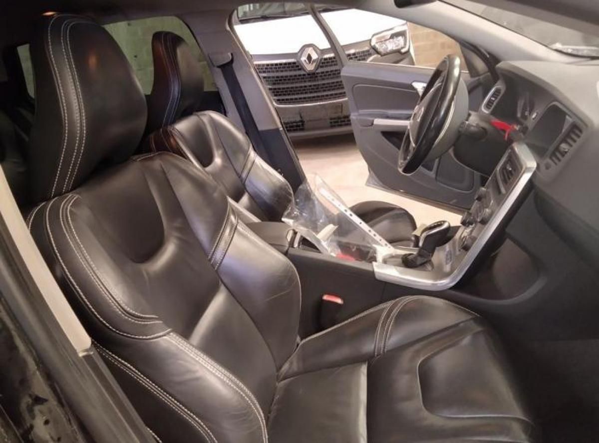 volvo-v60-2013-hibrido-a-diesel-2400cc