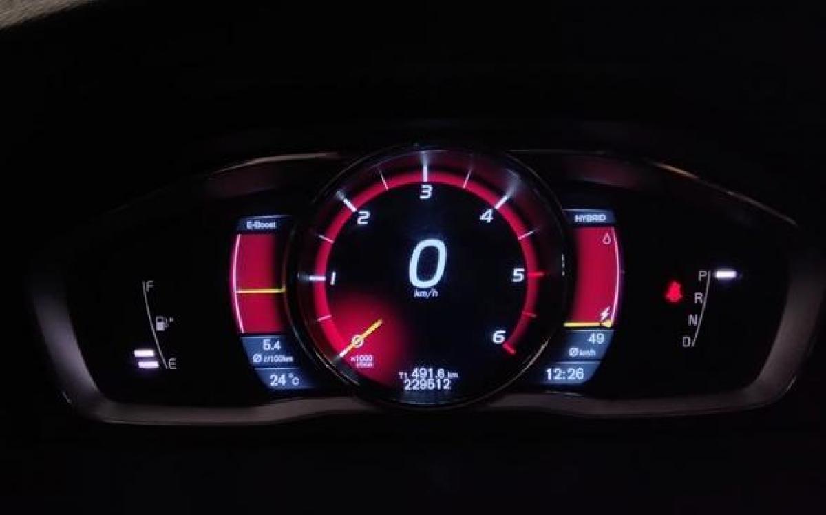 volvo-v60-2013-hibrido-a-diesel-2400cc