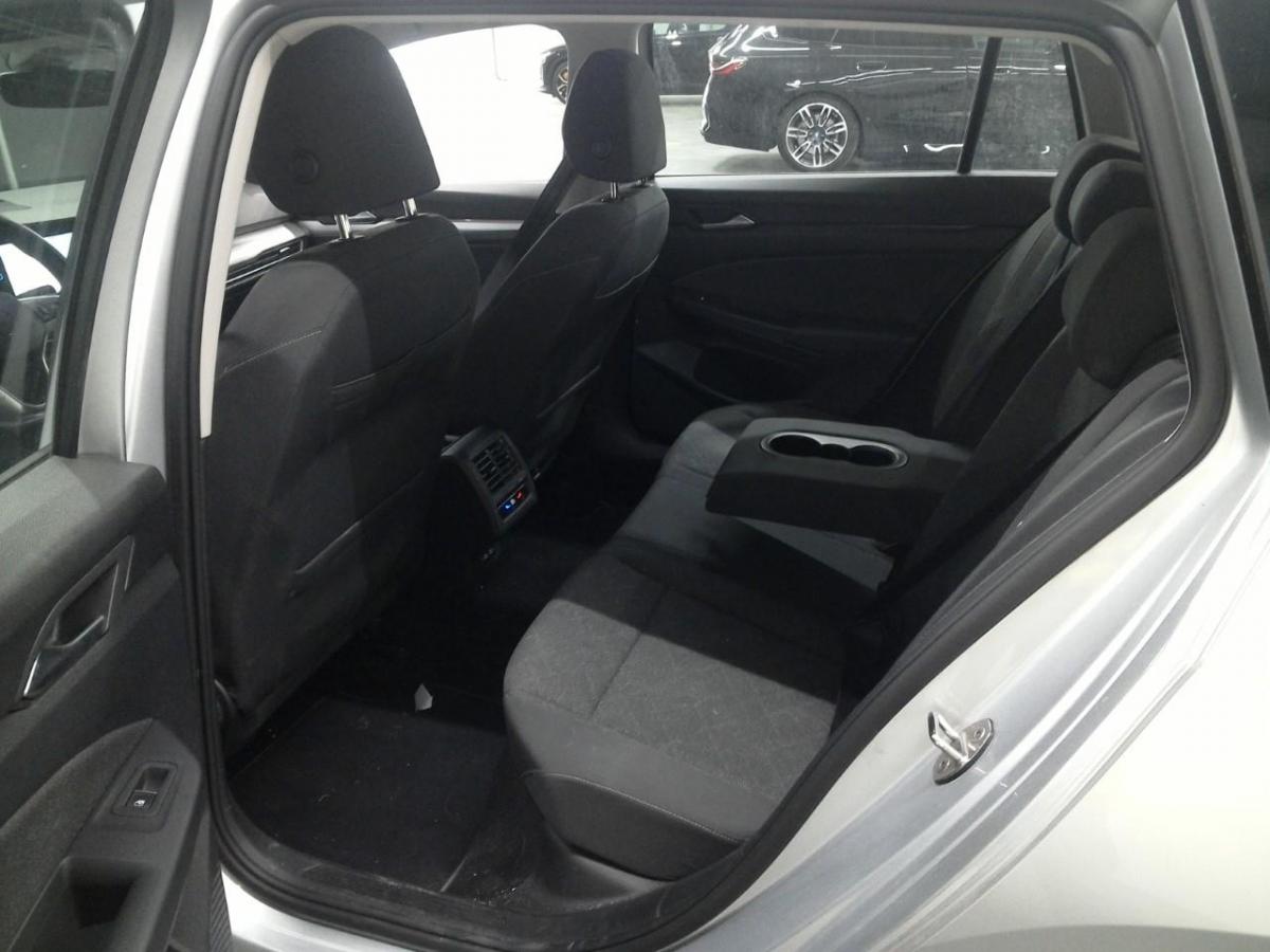 volkswagen-golf-variant-2024-diesel-1968cc
